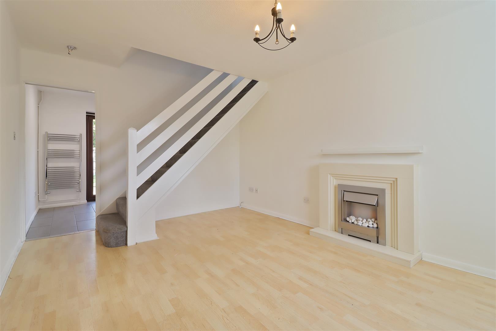 2 bed property in Farndale Avenue, Chesterfield
